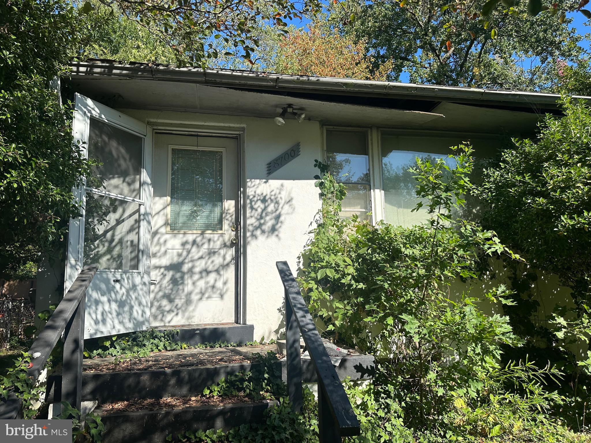 Attention Investors and Flippers! This AS-IS Estate sale presents an exciting opportunity for your next project. With its prime location near the National Harbor, MGM, and Tanger Outlets, this home is brimming with potential waiting to be unlocked. Bring your vision and creativity to transform this property into something remarkable.