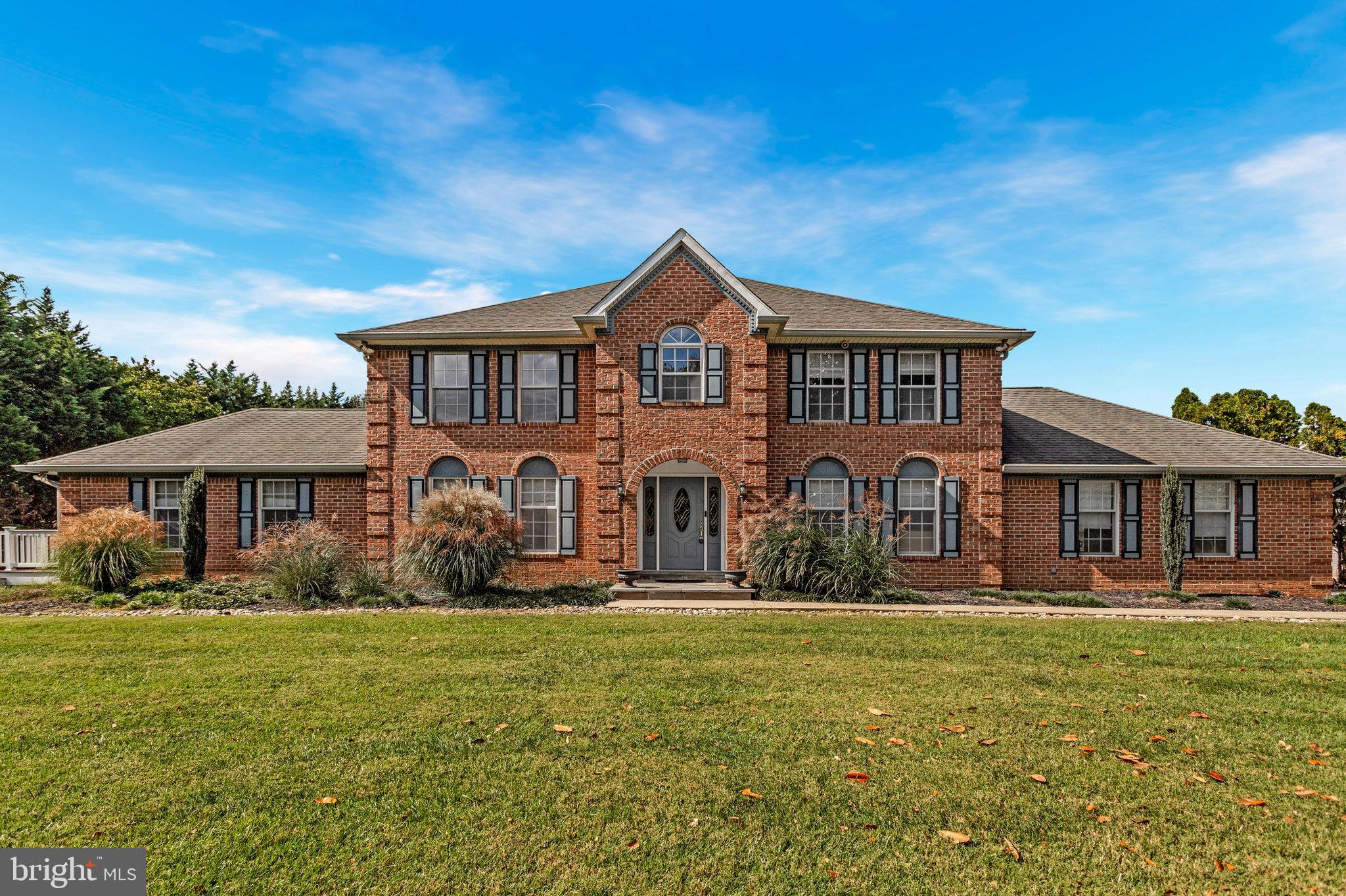 WOODMORE MEADOWS - Residential