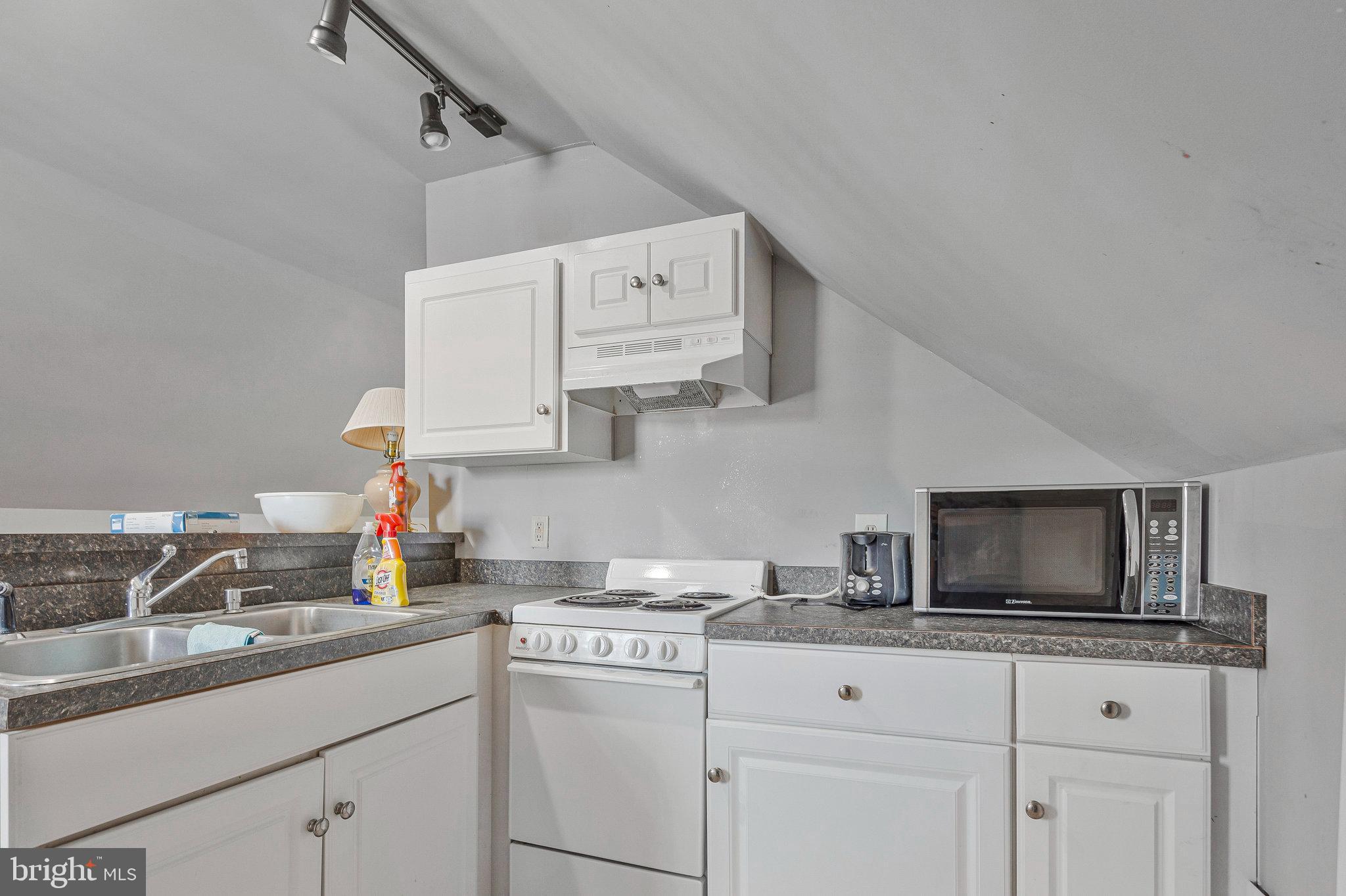 WOODMORE MEADOWS - Residential