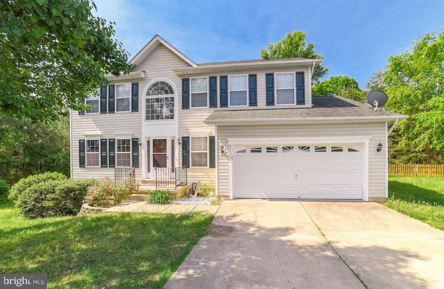 CLASSIC COLONIAL HAS BEEN LOVINGLY MAINTAINED. GREAT OPEN FLOOR PLAN WITH 2 STORY FOYER, FORMAL LIVING & DINING ROOM, OPEN KITCHEN TO BREAKFAST AREA & FAMILY ROOM. LARGE OWNER'S SUITE W/HUGE WALK-IN CLOSET & UPDATED DELUXE BATH. 2ND STORY LAUNDRY! FINISHED WALK-OUT BASEMENT W/THEATRE ROOM, BEDROOM, FULL BATH & REC ROOM. FENCED BACKYARD, DECK AND PLAYGROUND EQUIPMENT. SQ FT IS ALL 3 LEVELS.