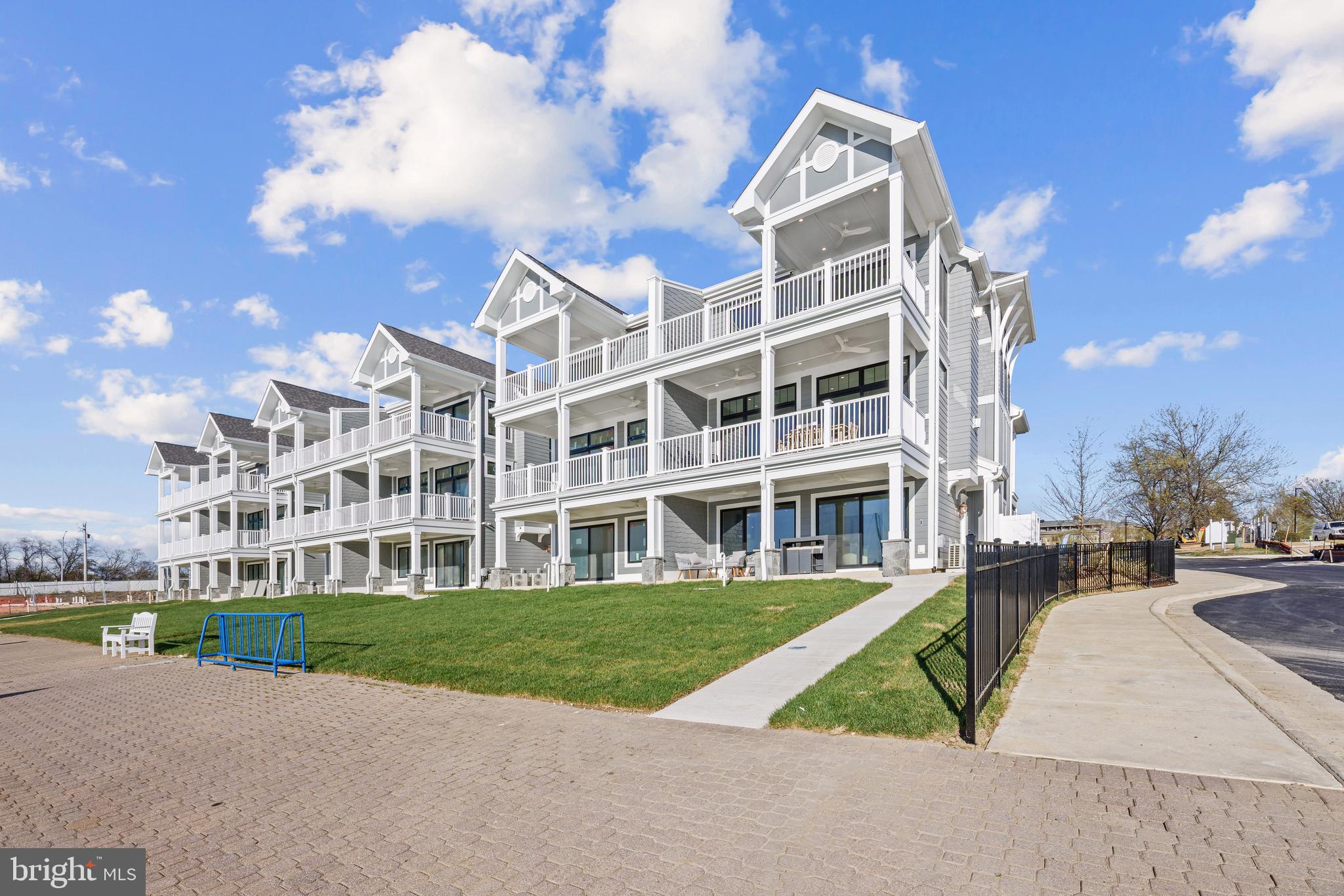 BAY BRIDGE MARINA - Residential