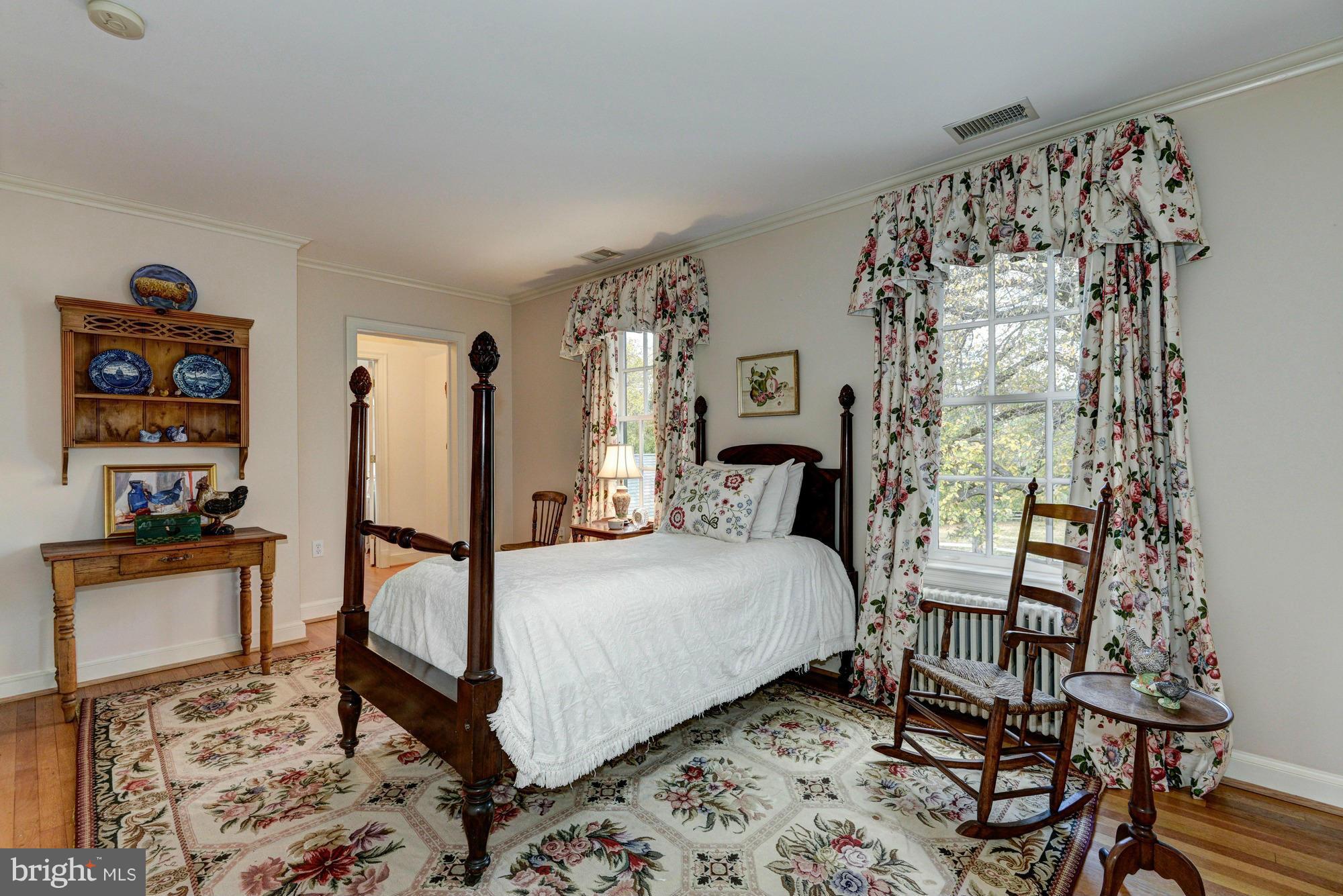 DARNESTOWN OUTSIDE - Farm