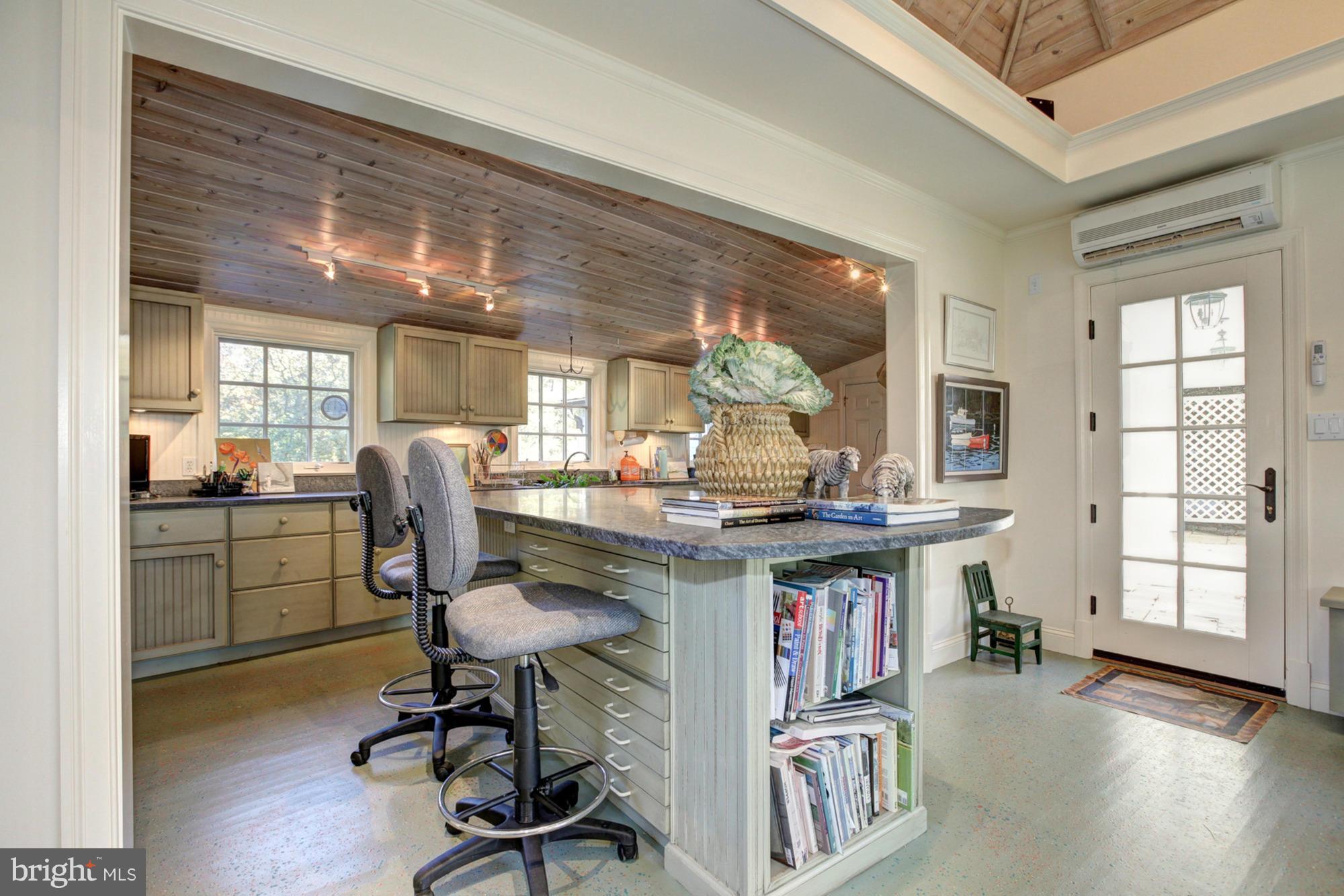 DARNESTOWN OUTSIDE - Farm