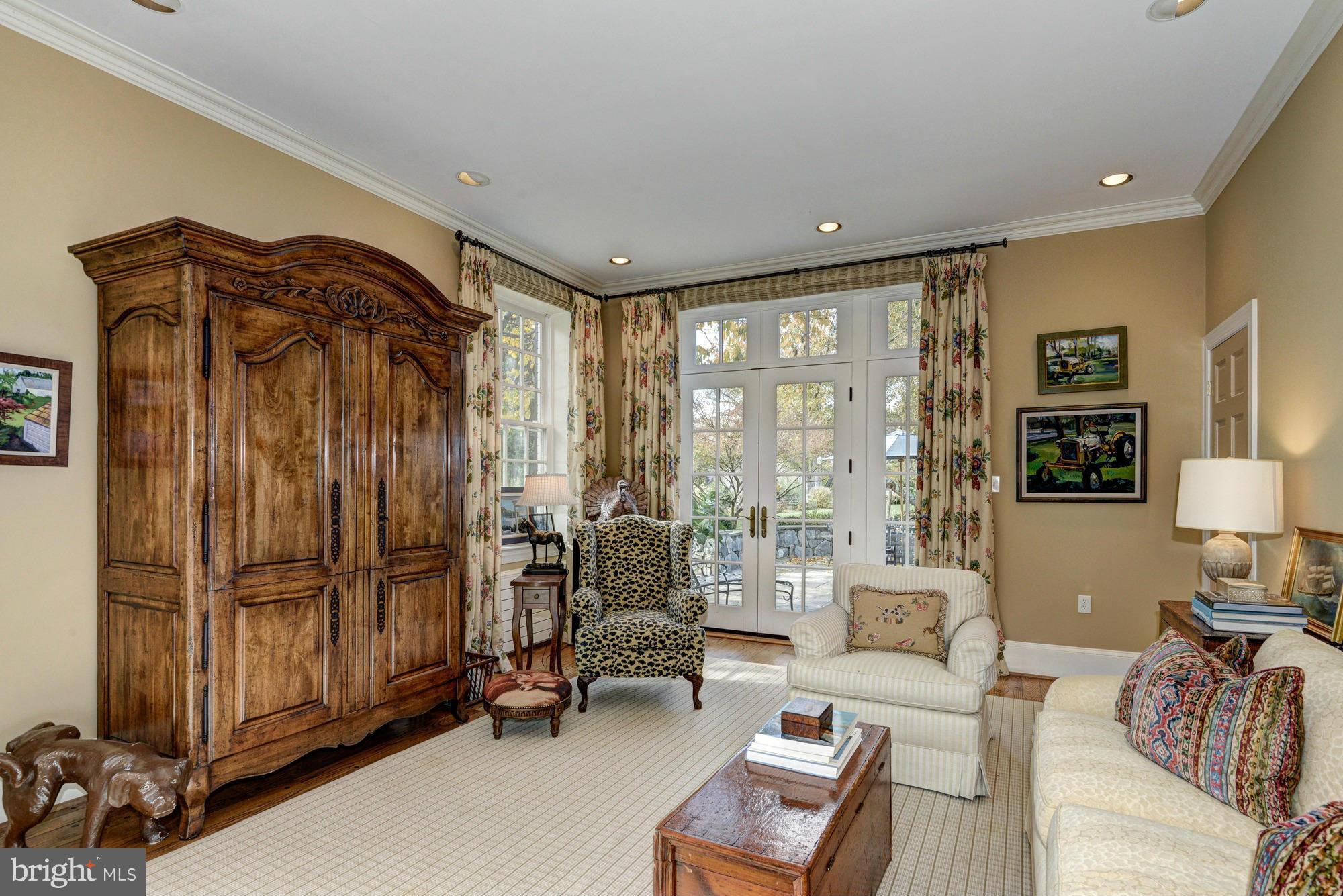 DARNESTOWN OUTSIDE - Farm