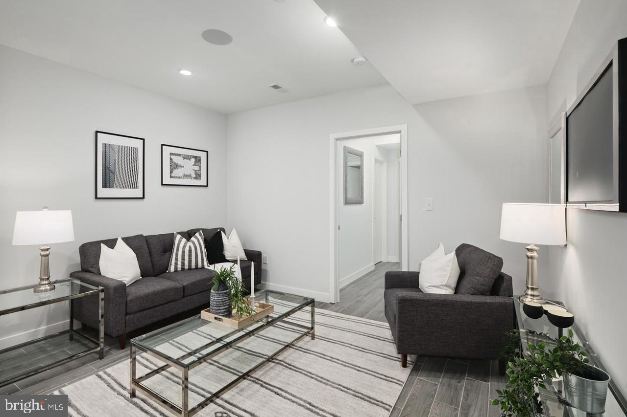 LUDLOW - Residential Lease