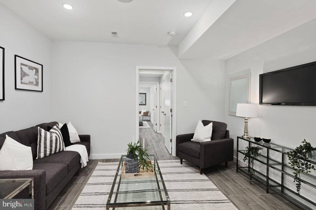 LUDLOW - Residential Lease