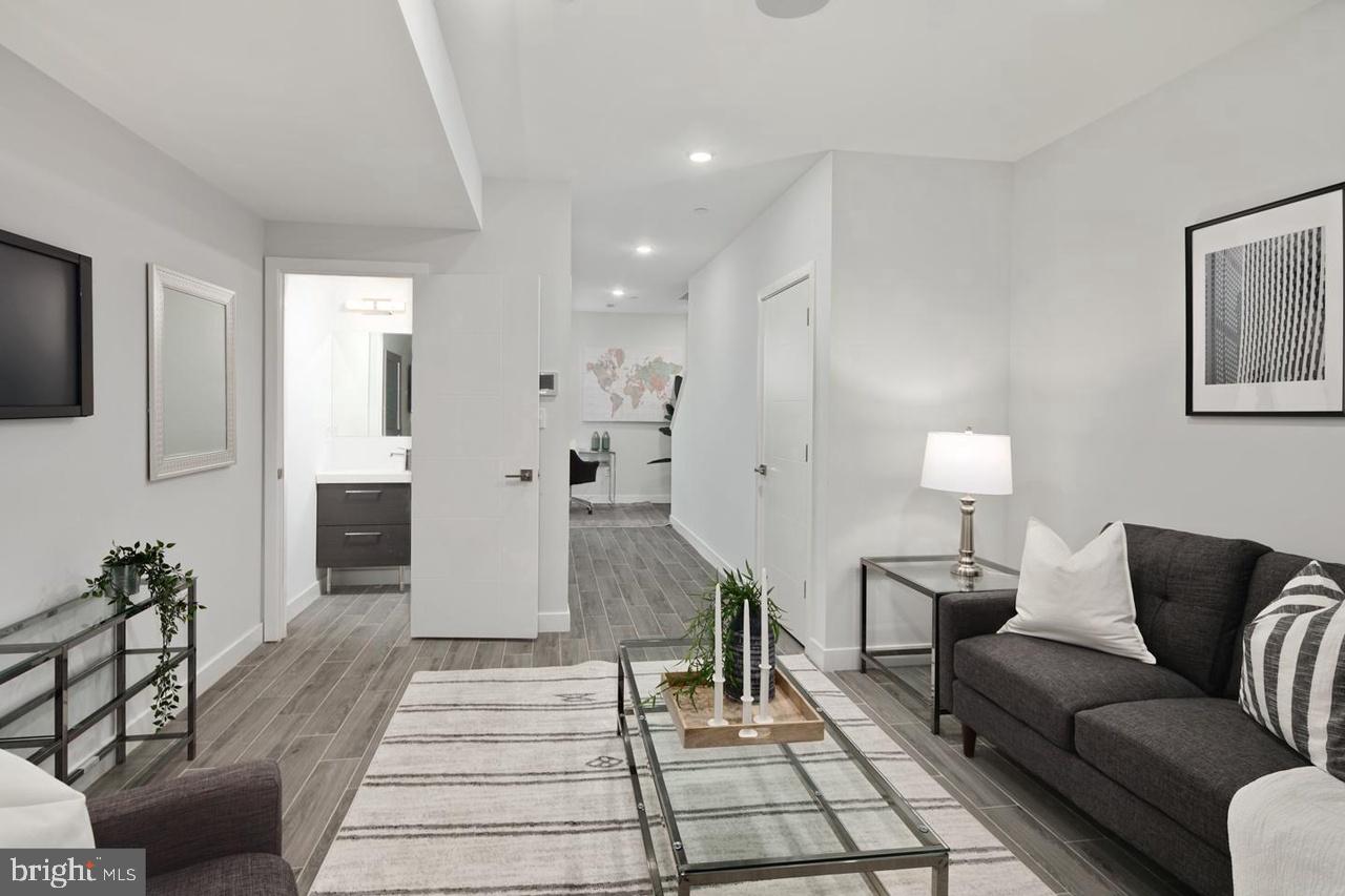 LUDLOW - Residential Lease