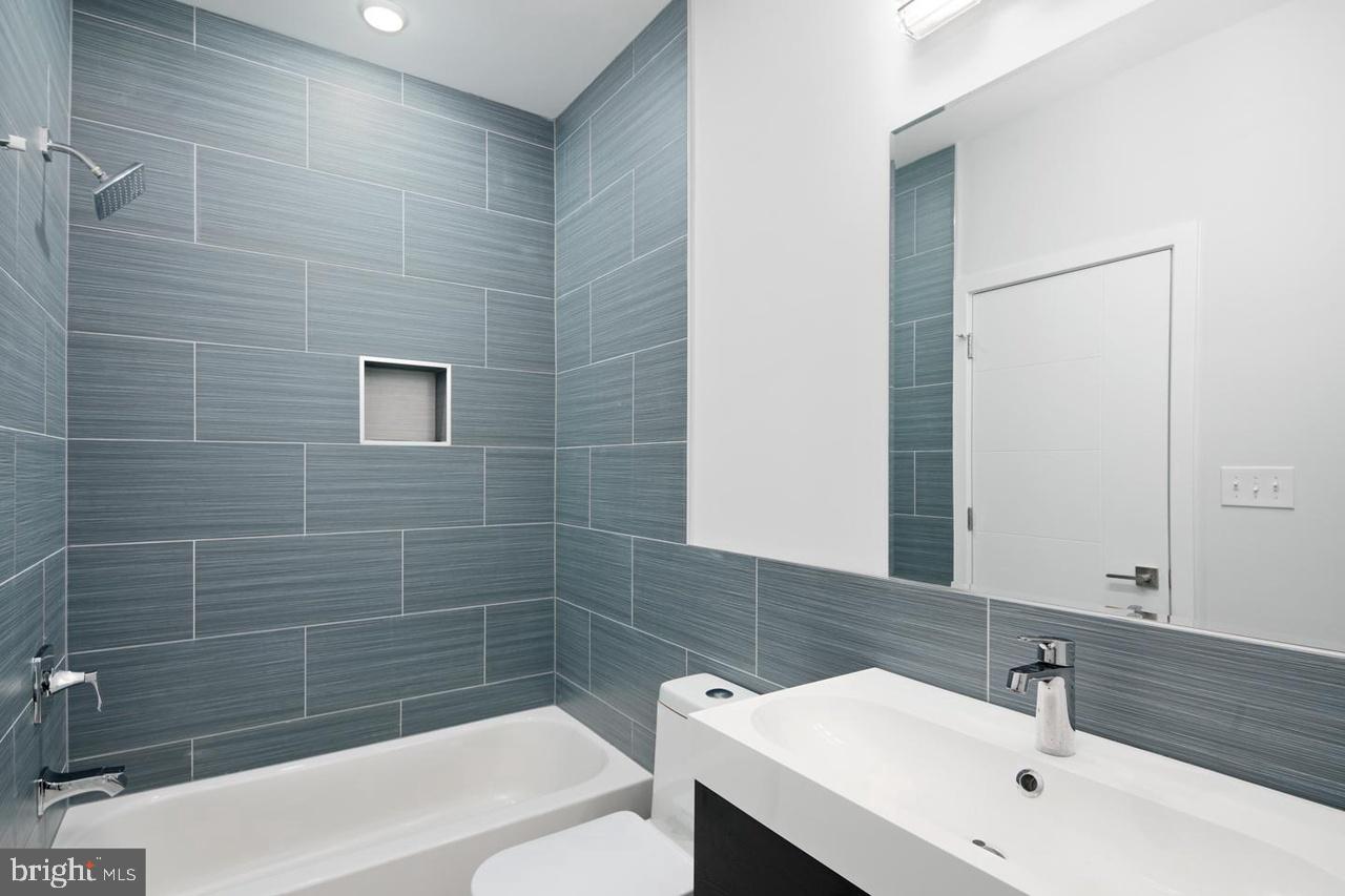 LUDLOW - Residential Lease