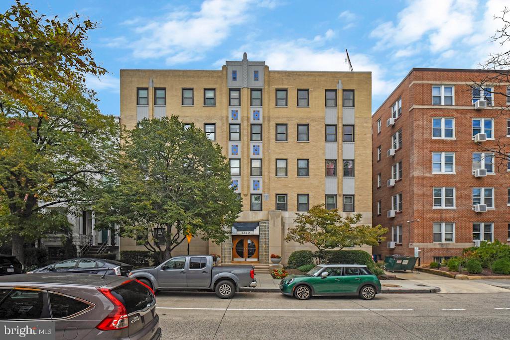 1727 R STREET NW 401