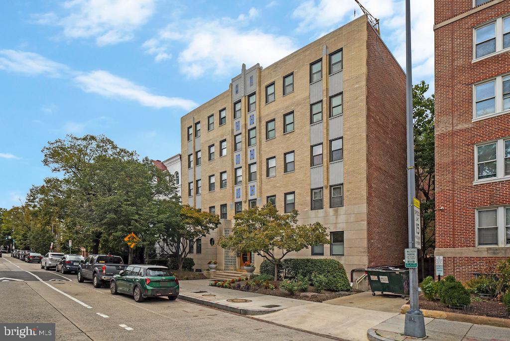 1727 R STREET NW 401