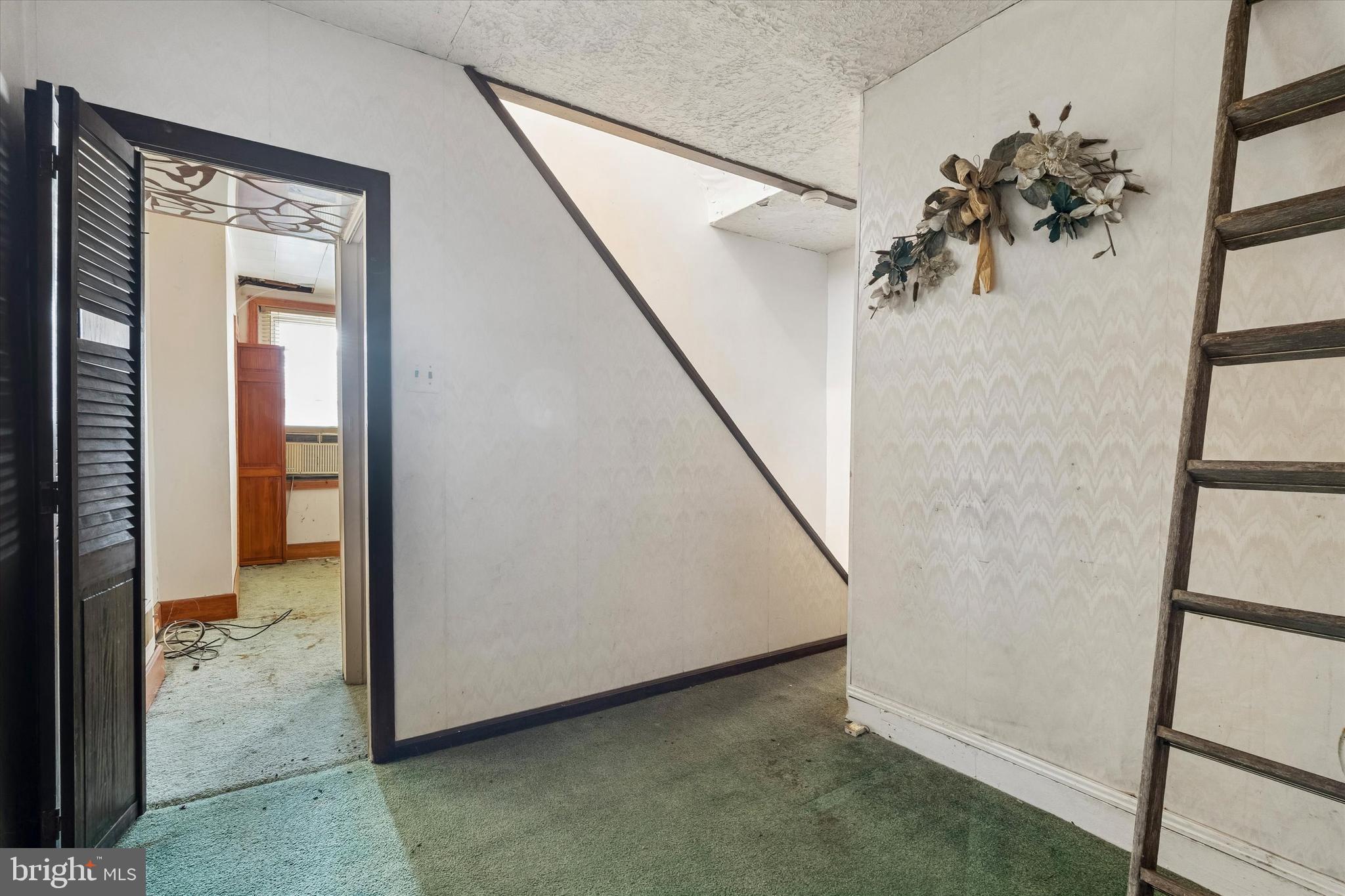 EAST KENSINGTON - Residential