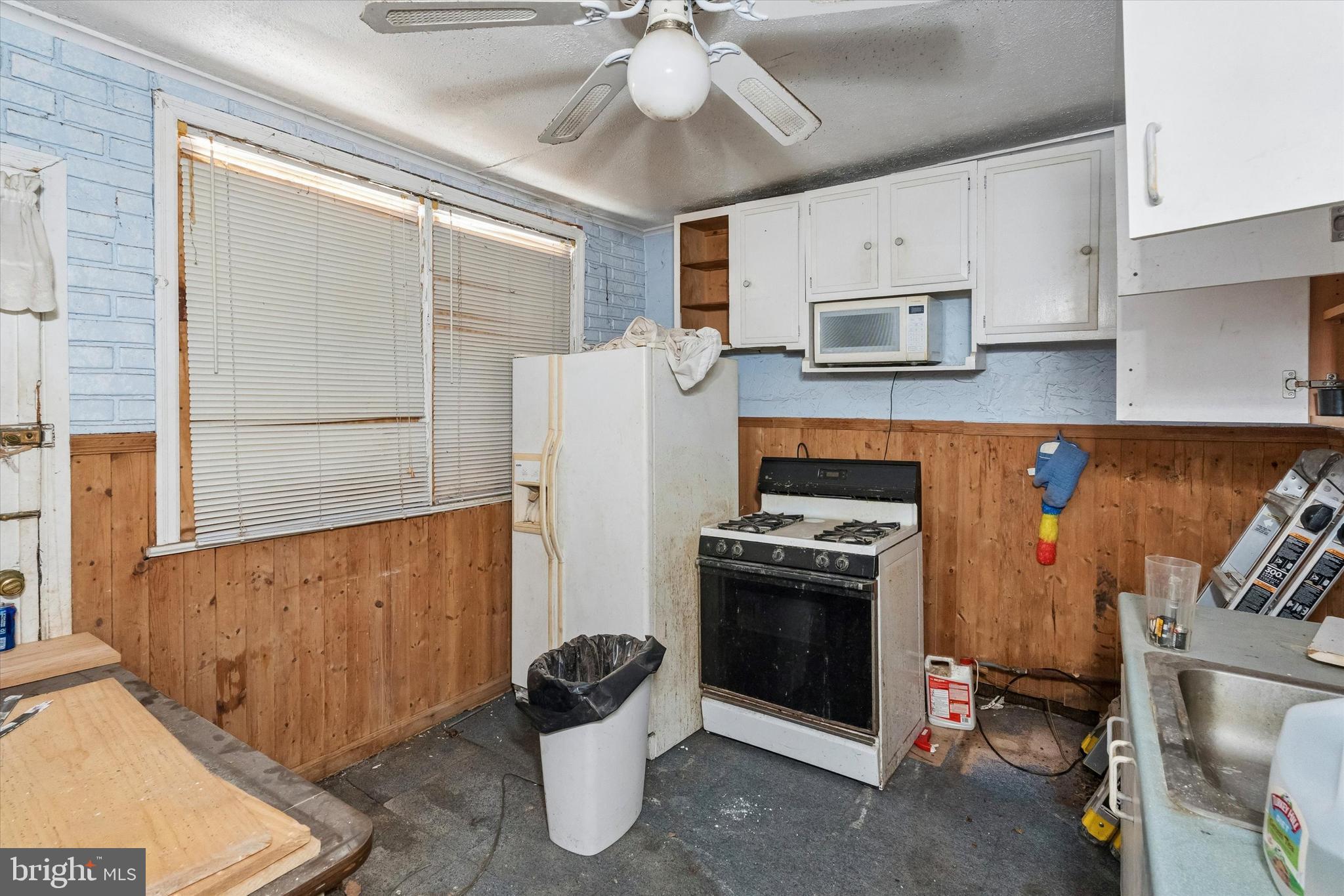 EAST KENSINGTON - Residential