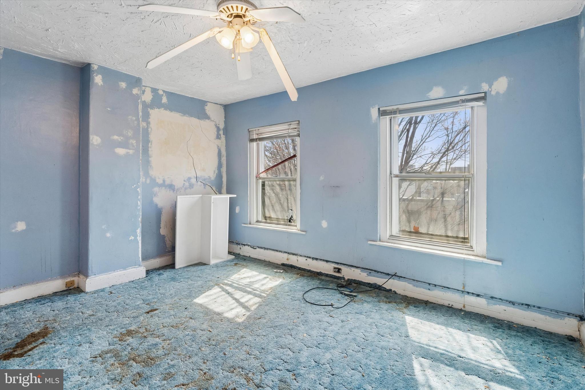 EAST KENSINGTON - Residential