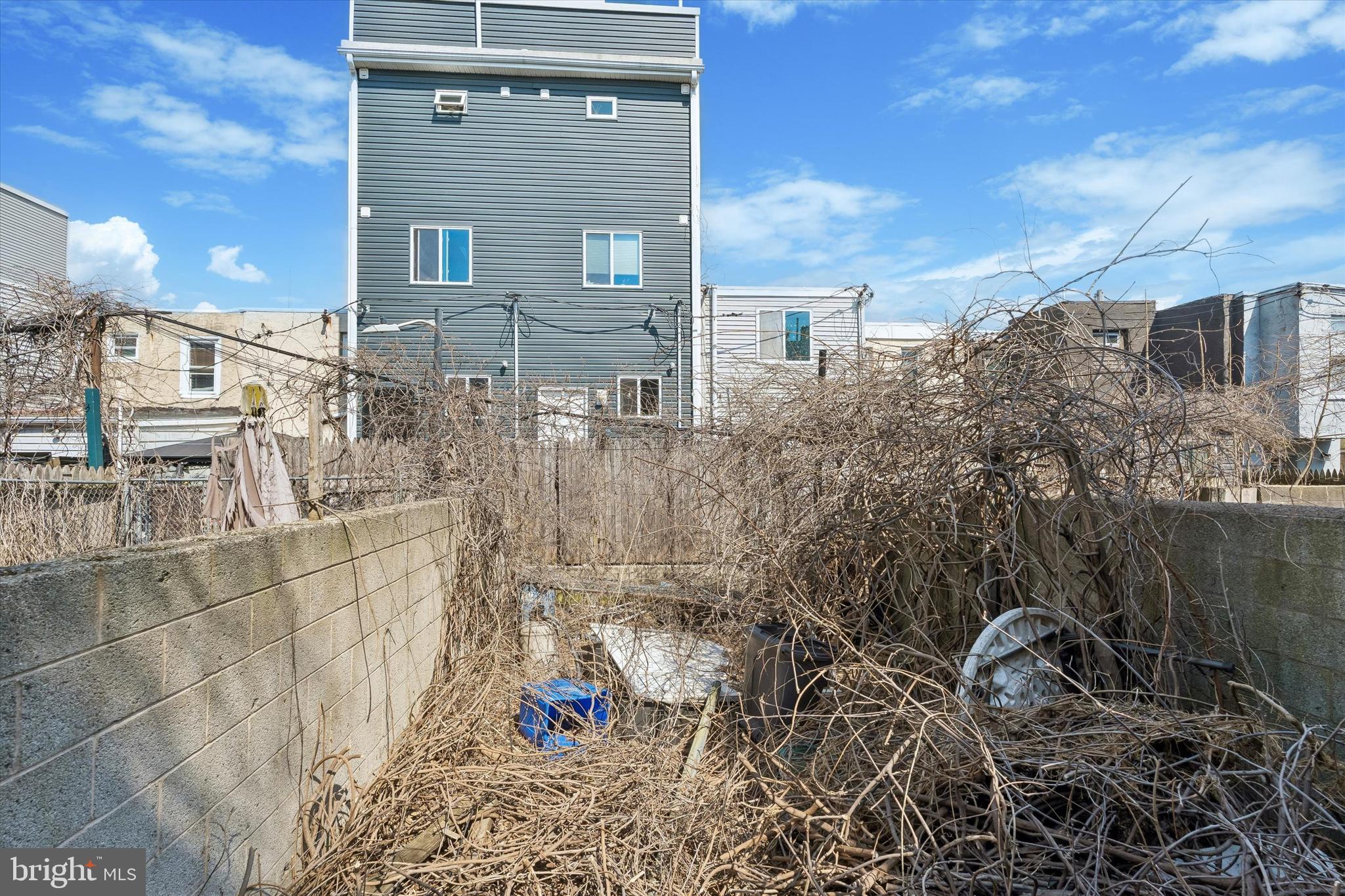 EAST KENSINGTON - Residential