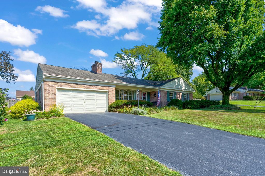 Photo of 2113 LYNDELL DR, LANCASTER, PA 17601 (MLS # PALA2040704)