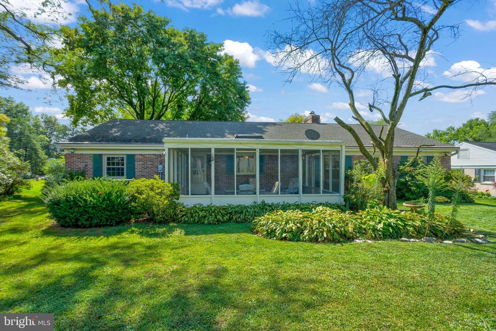 Photo of 2113 LYNDELL DR, LANCASTER, PA 17601 (MLS # PALA2040704)