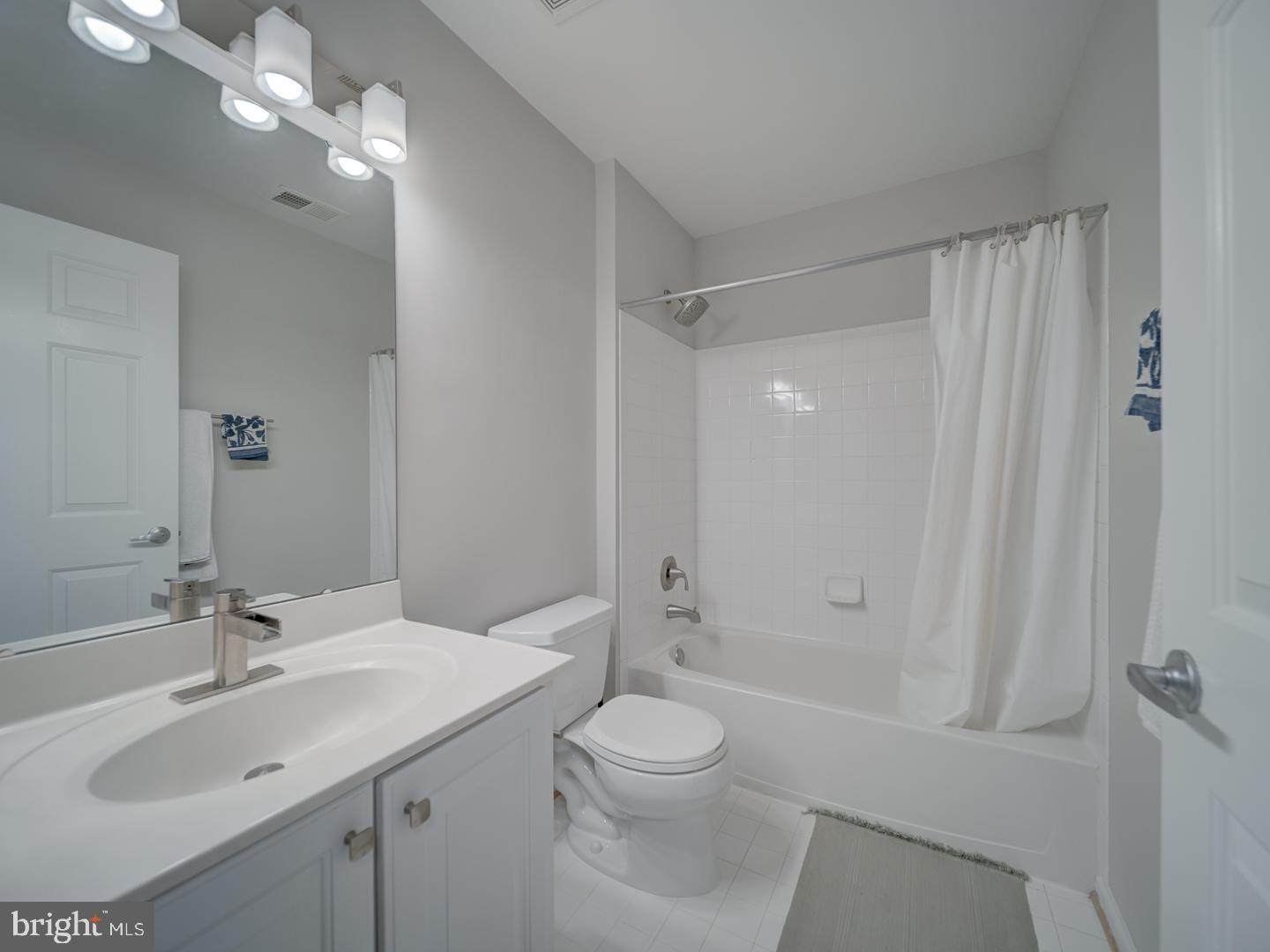 LAKELANDS - Residential