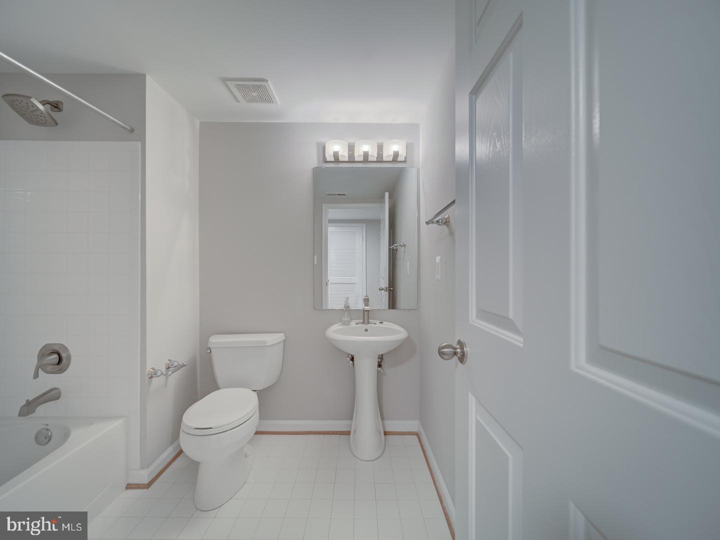 LAKELANDS - Residential