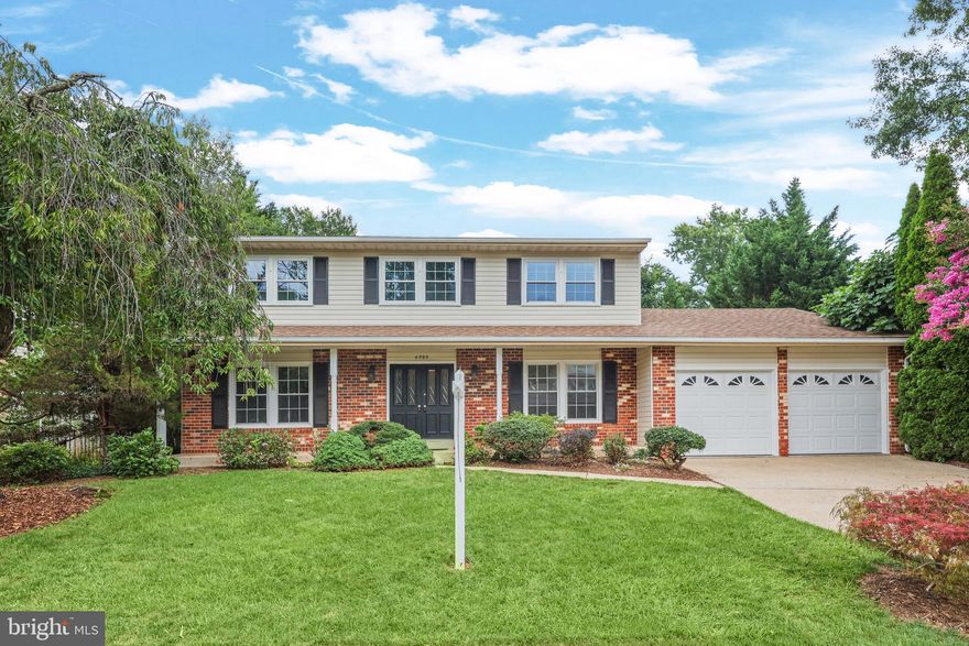 Large updated home in Brookfield.  No HOA!   Chantilly High School District.