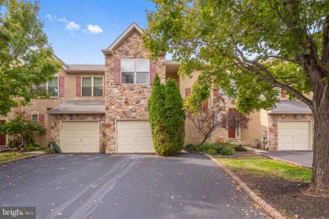 Townhouse For Sale - 6 Abbott Court<br/> NORRISTOWN, PA 19403