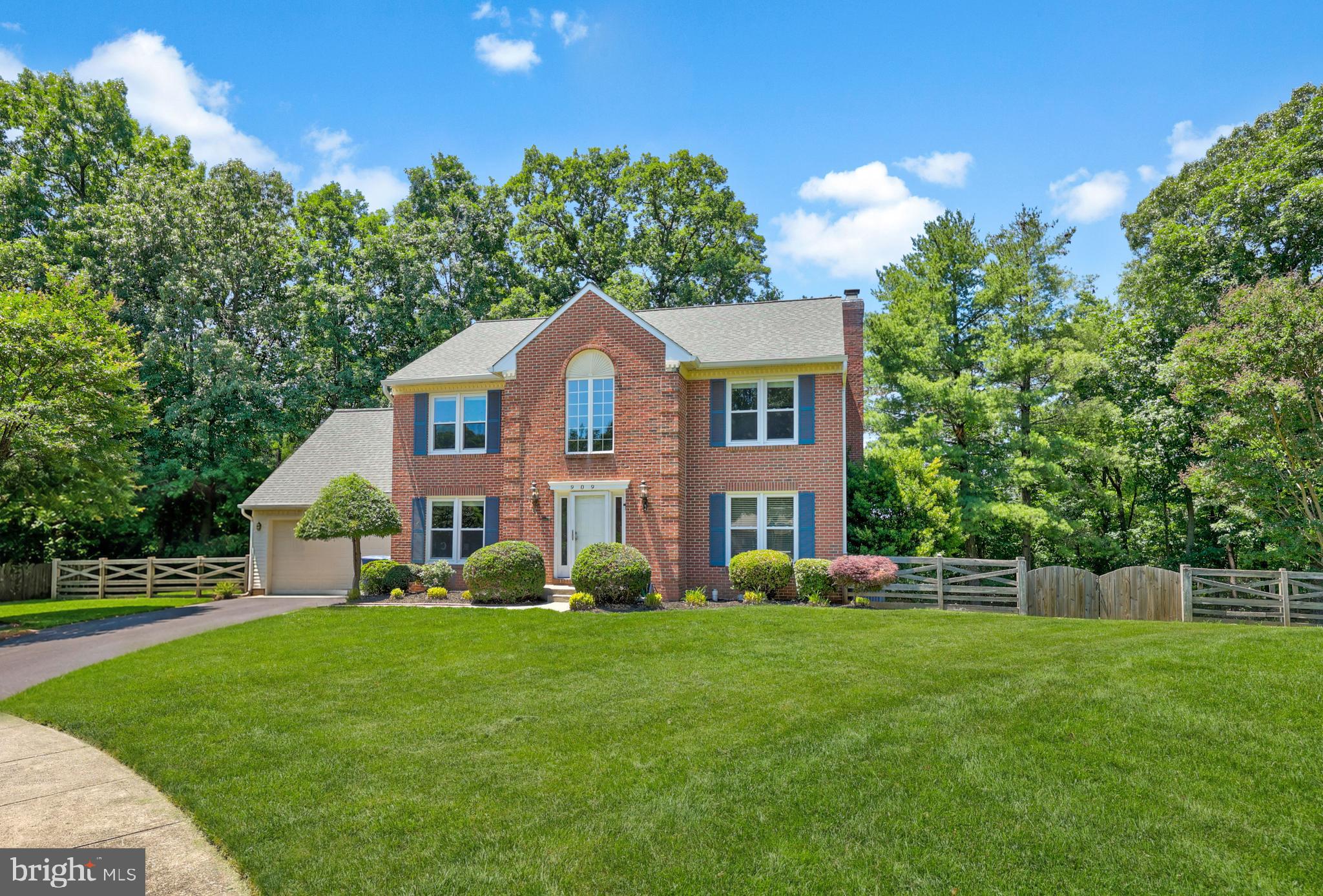 909 BROAD OAKS DRIVE