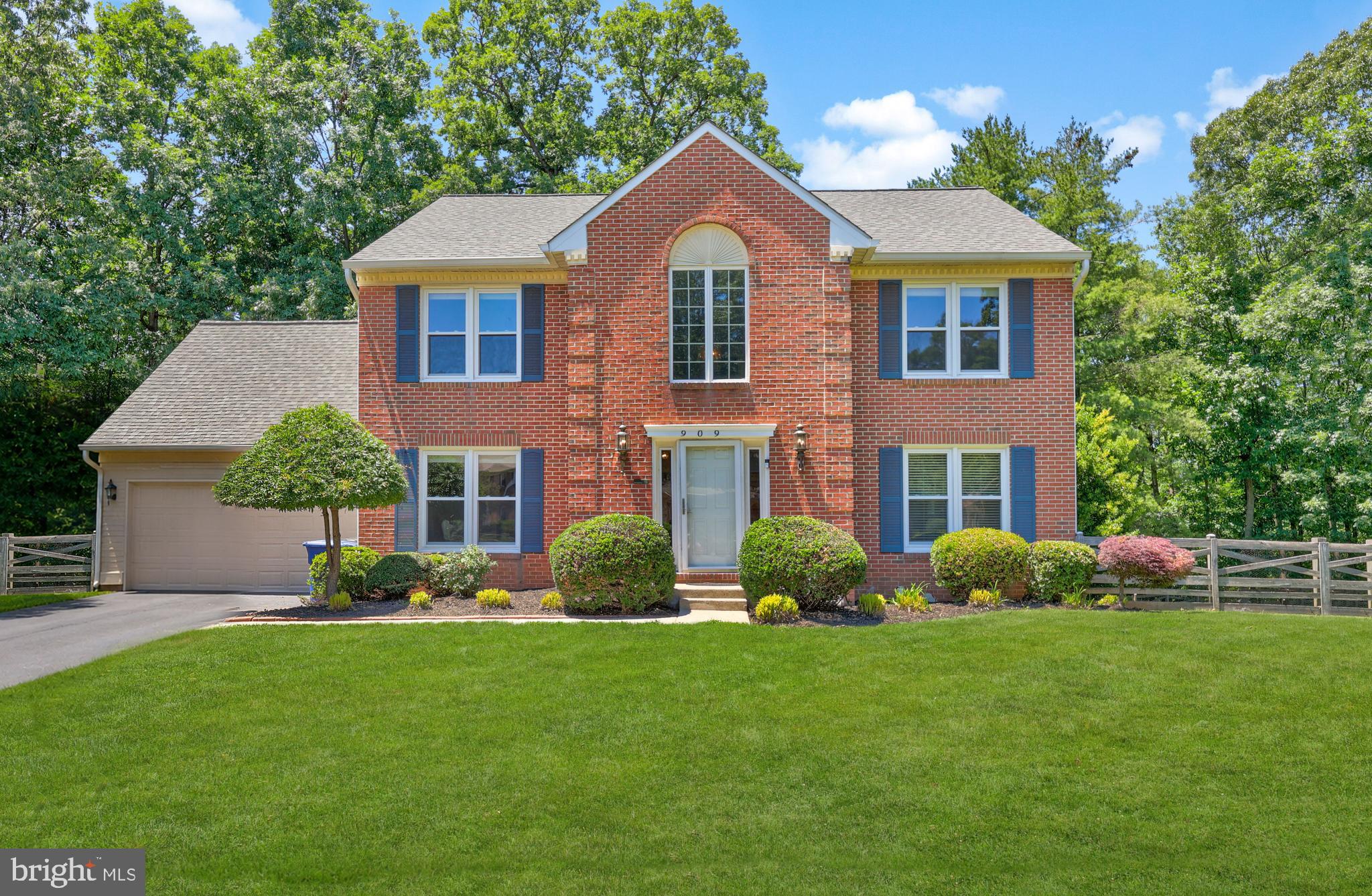 909 BROAD OAKS DRIVE
