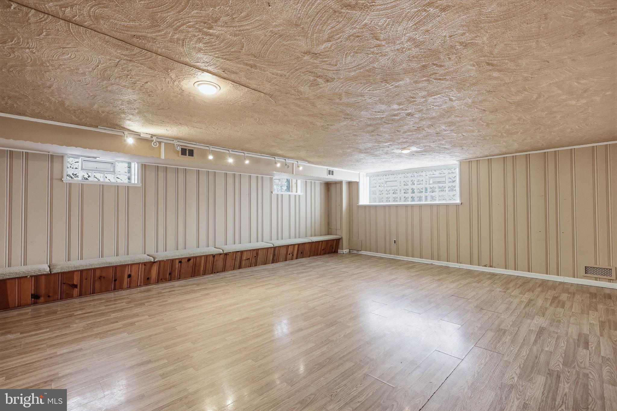 CRISPIN MANOR - Residential