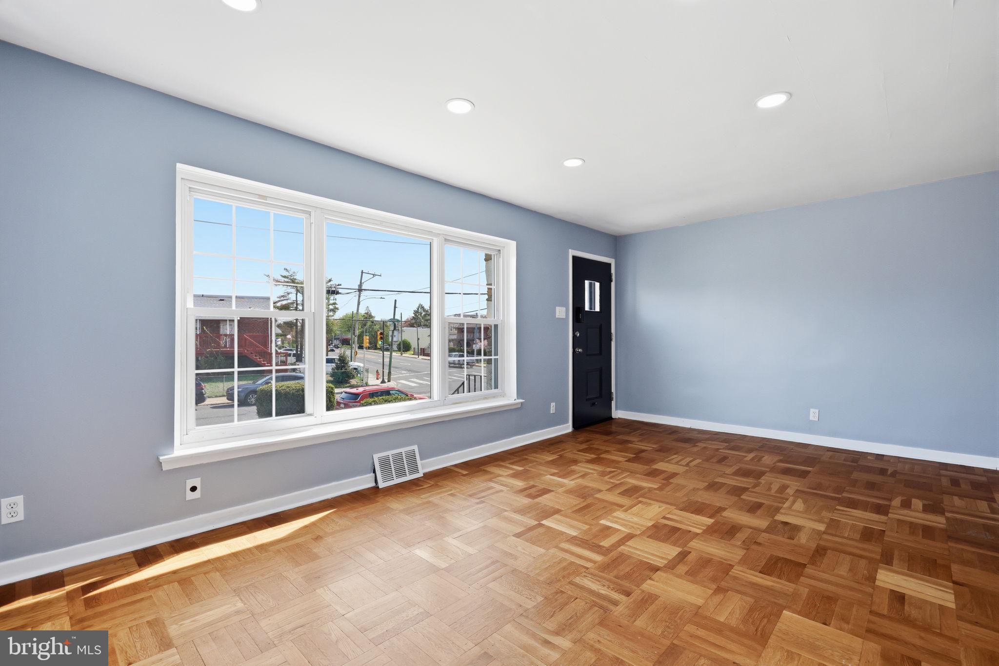 CRISPIN MANOR - Residential