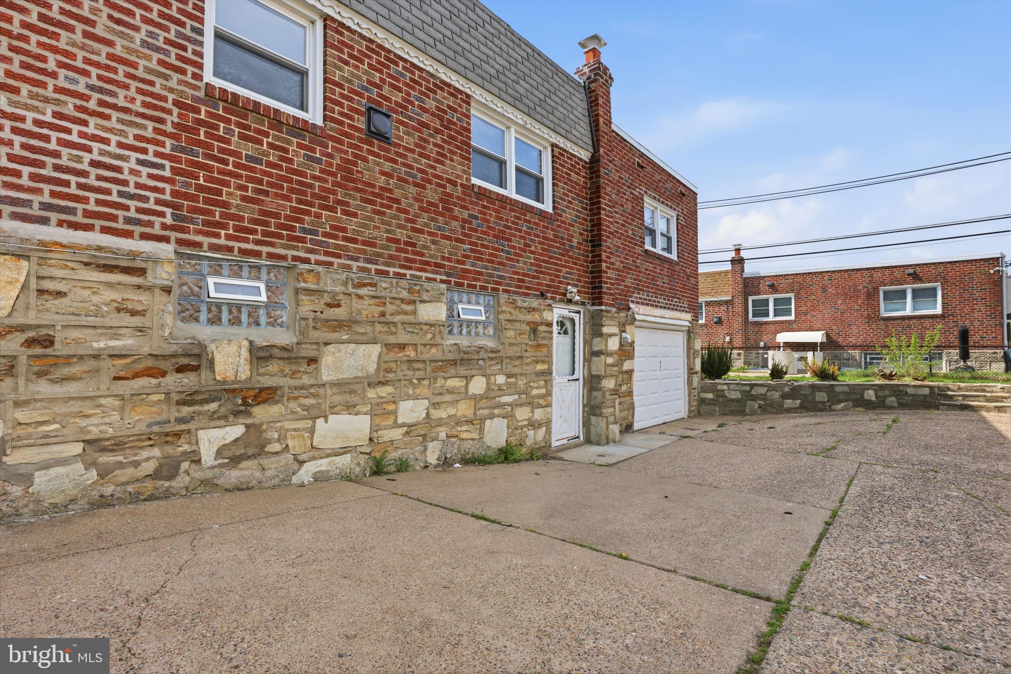 CRISPIN MANOR - Residential