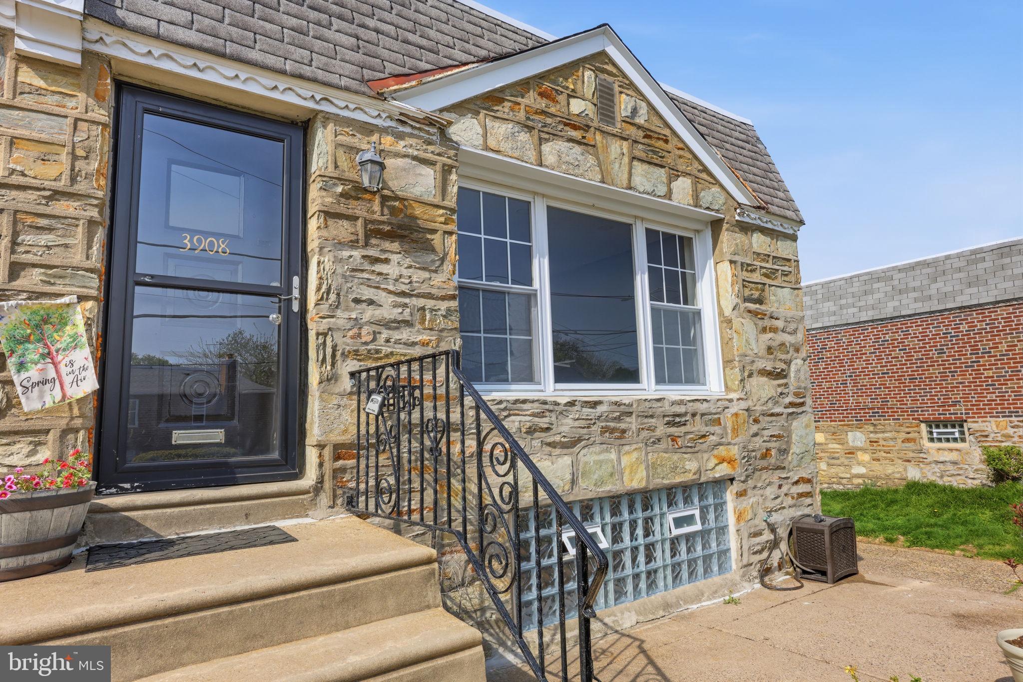 CRISPIN MANOR - Residential