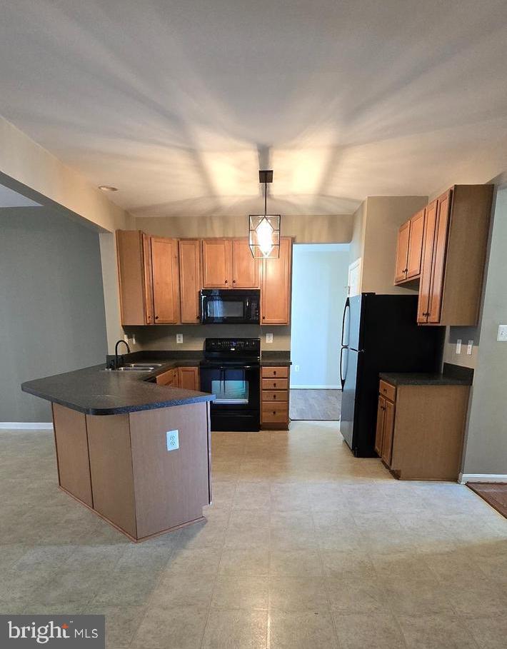 THE VILLAGE OF WASHINGTON TRAIL - Residential