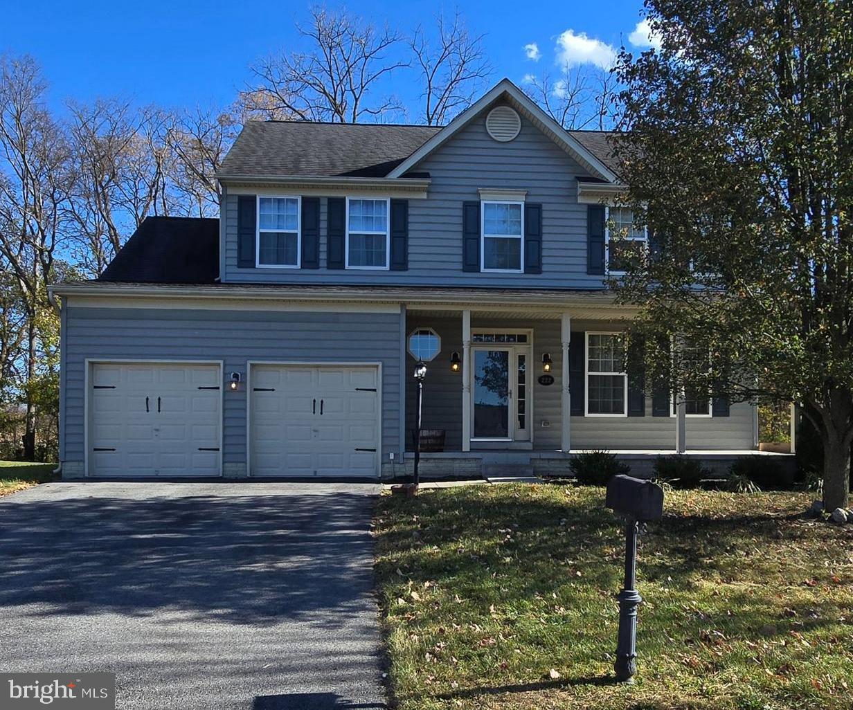 THE VILLAGE OF WASHINGTON TRAIL - Residential