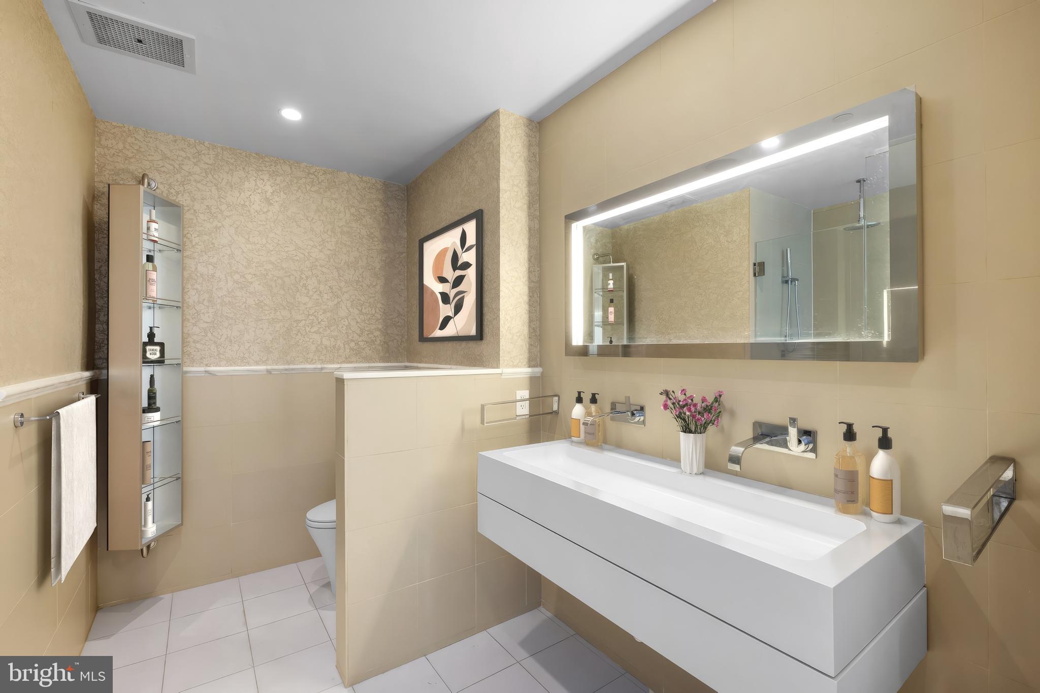 SOCIETY HILL - Residential Lease