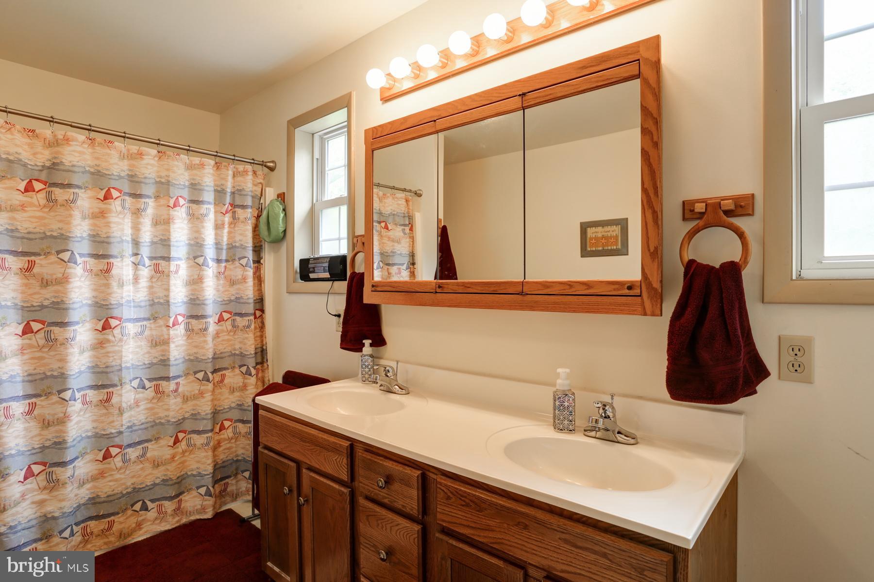 QUAKER HILLS - Residential