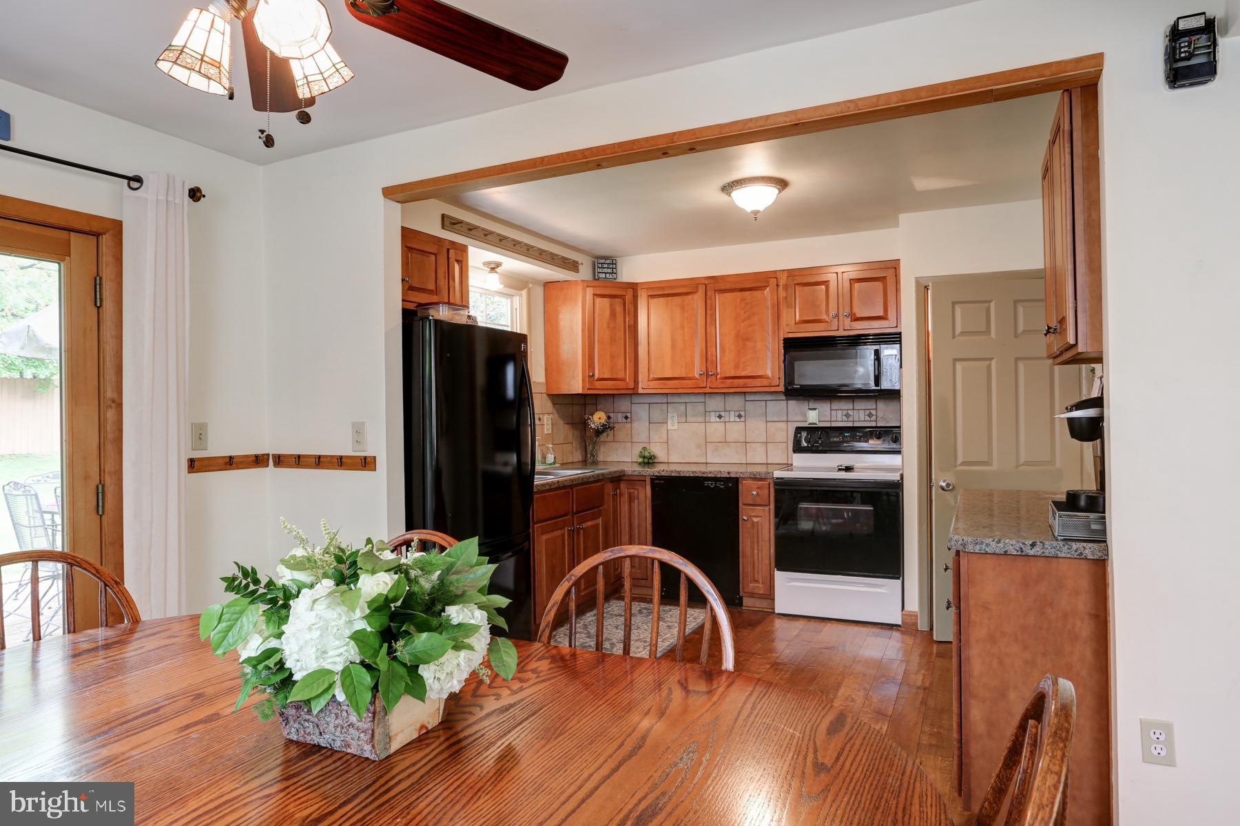 QUAKER HILLS - Residential