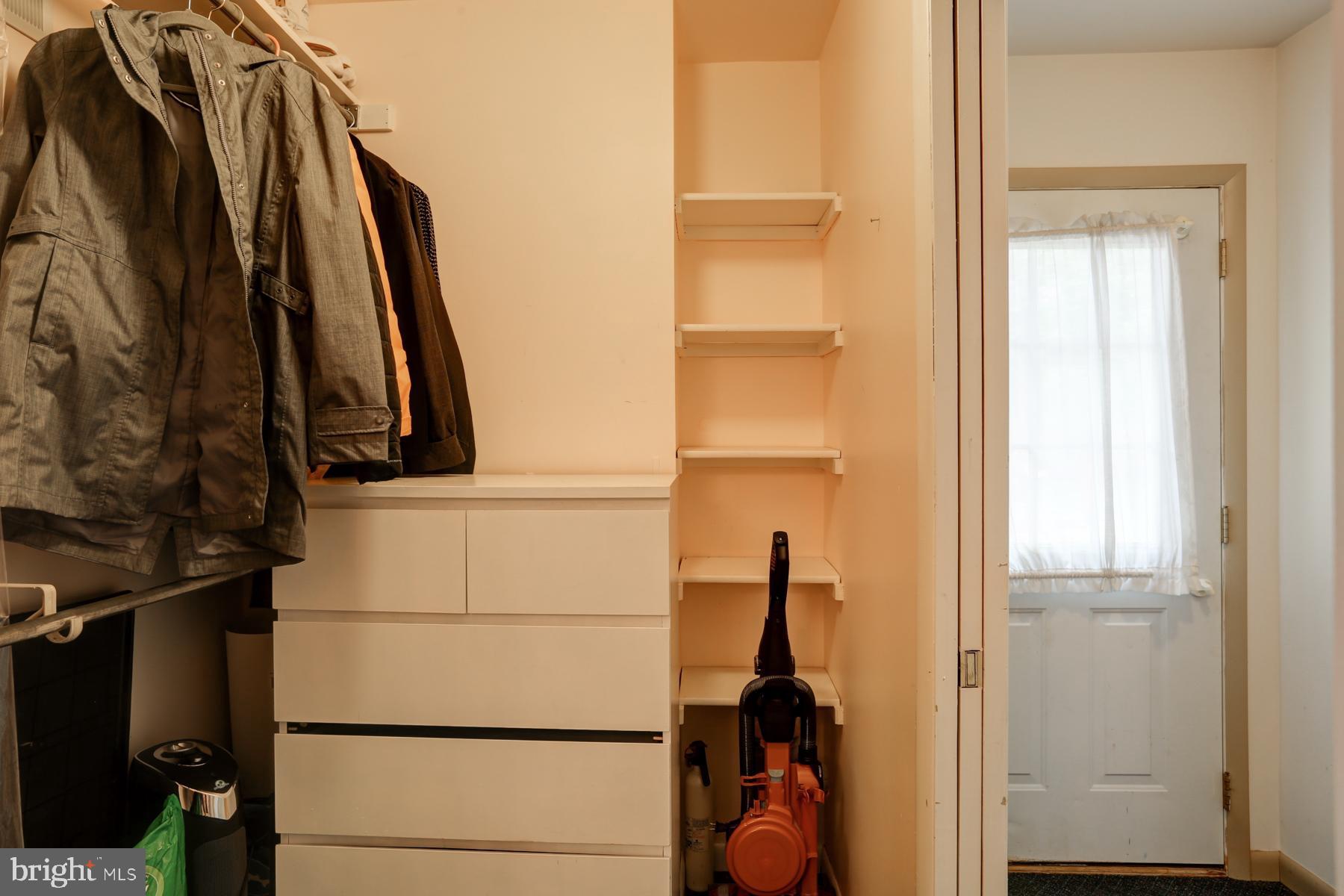 QUAKER HILLS - Residential