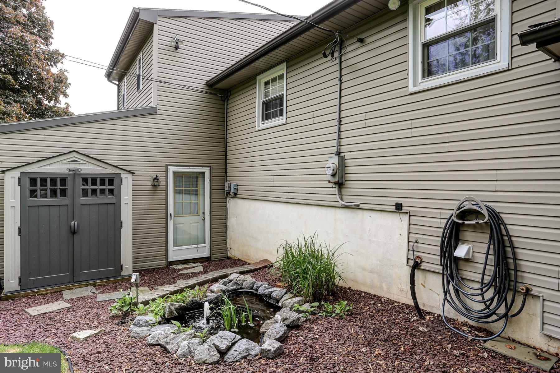 QUAKER HILLS - Residential