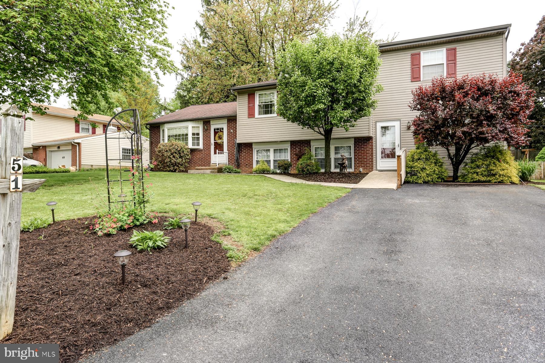 QUAKER HILLS - Residential