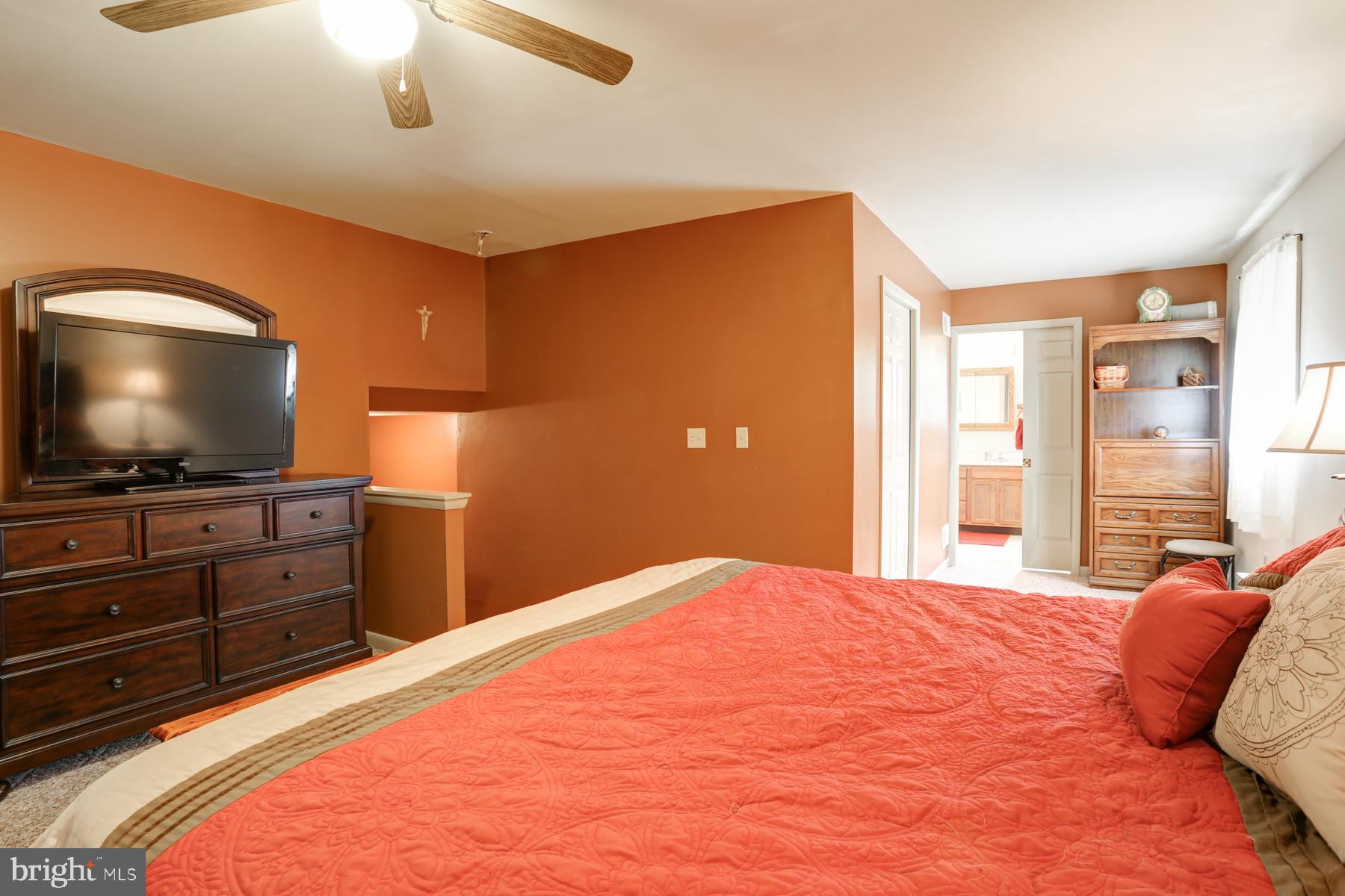 QUAKER HILLS - Residential