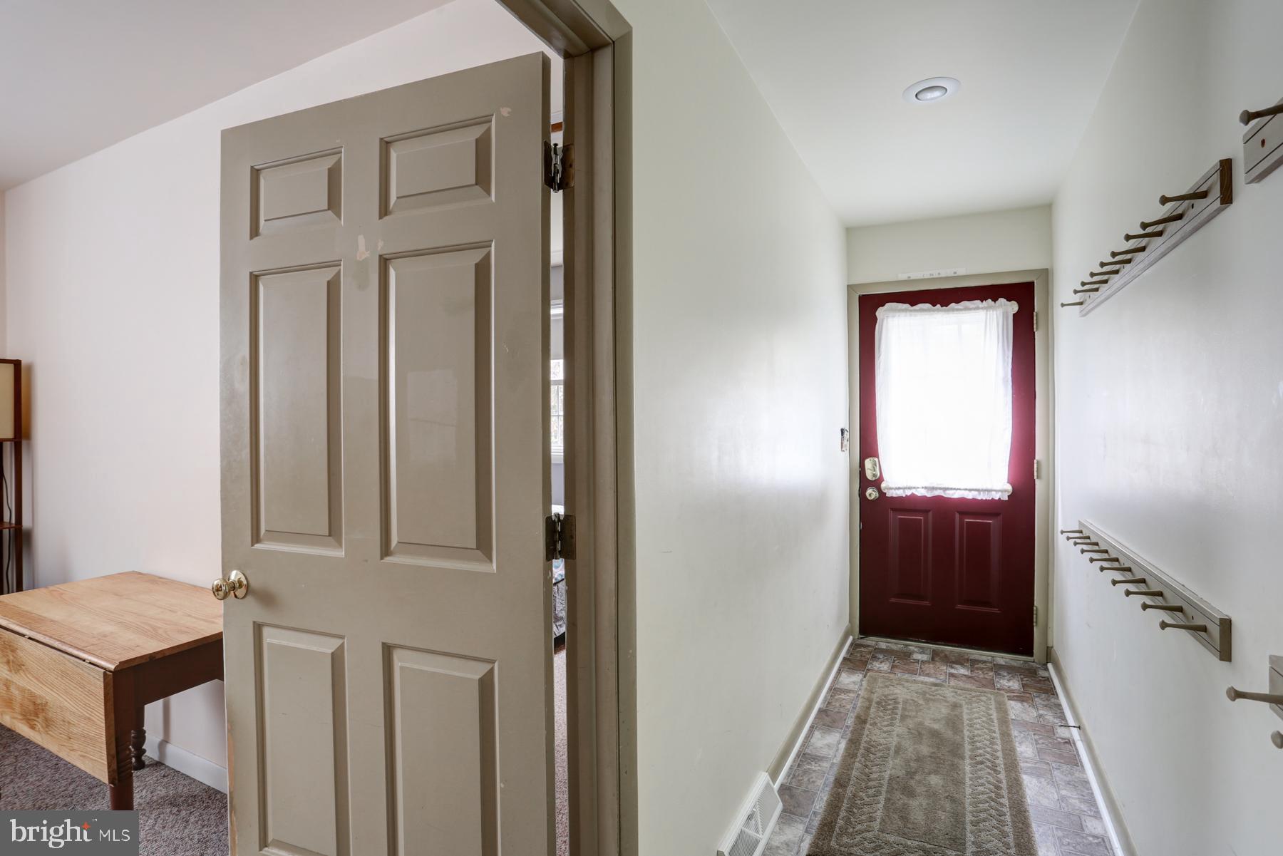 QUAKER HILLS - Residential