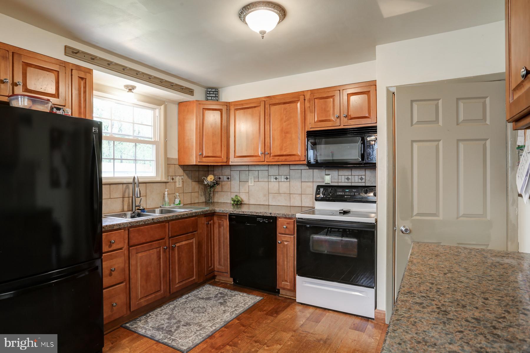 QUAKER HILLS - Residential