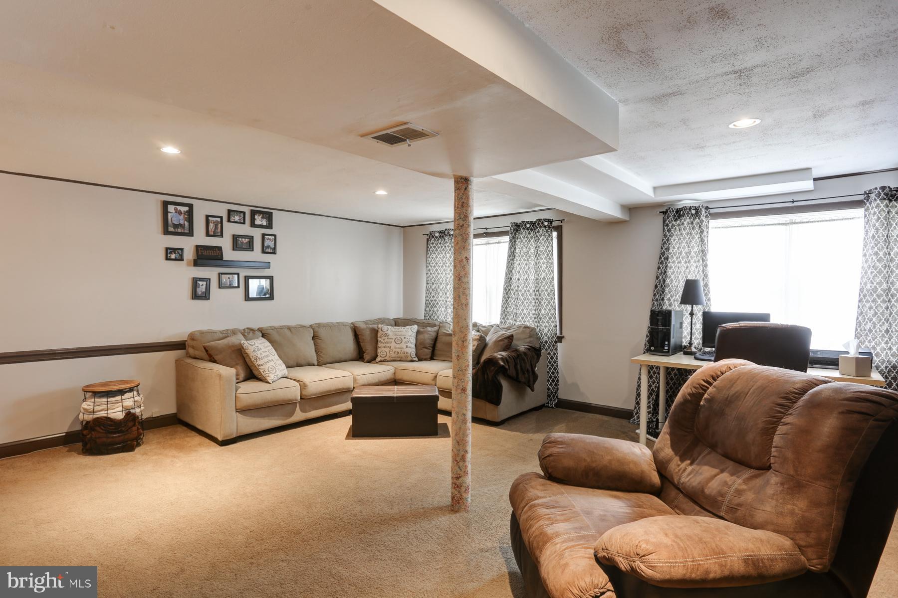 QUAKER HILLS - Residential