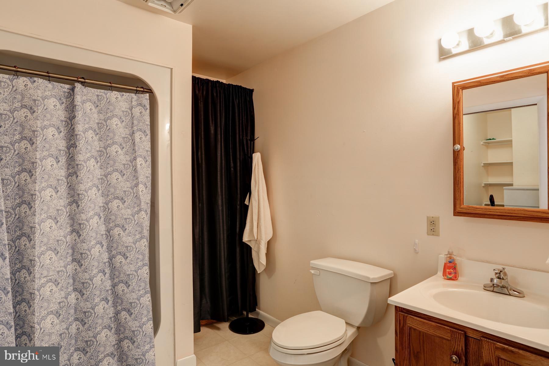 QUAKER HILLS - Residential