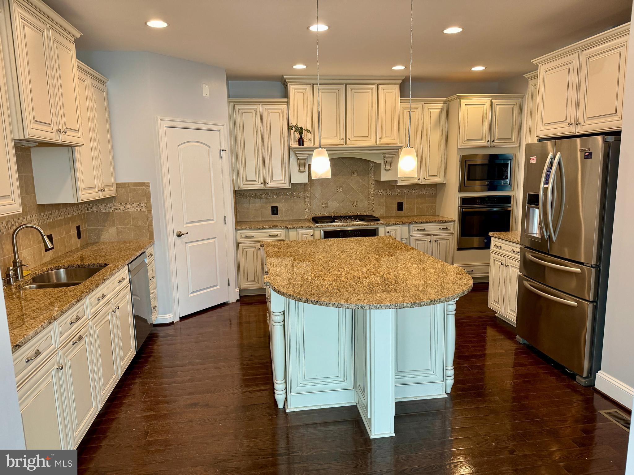 AVONLEA - Residential Lease