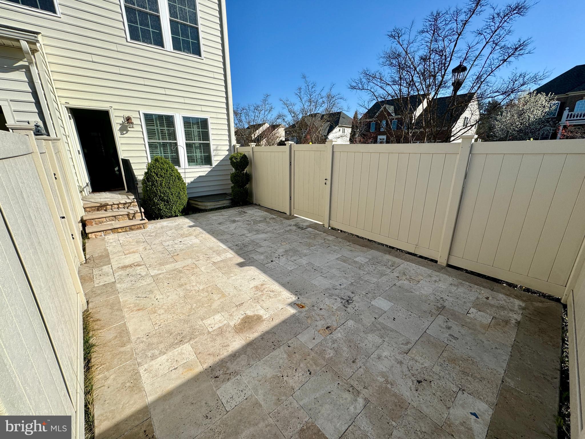 AVONLEA - Residential Lease