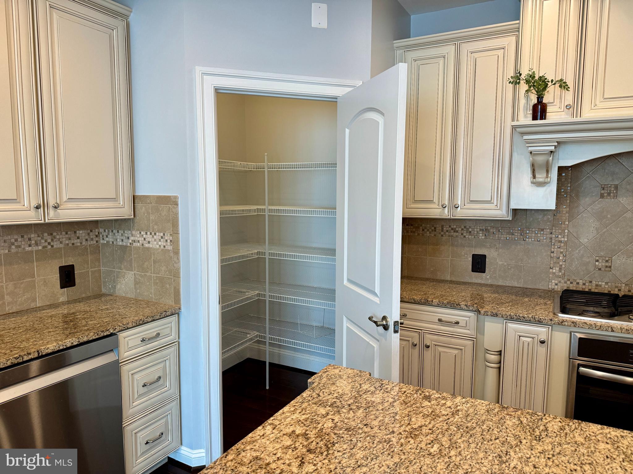 AVONLEA - Residential Lease