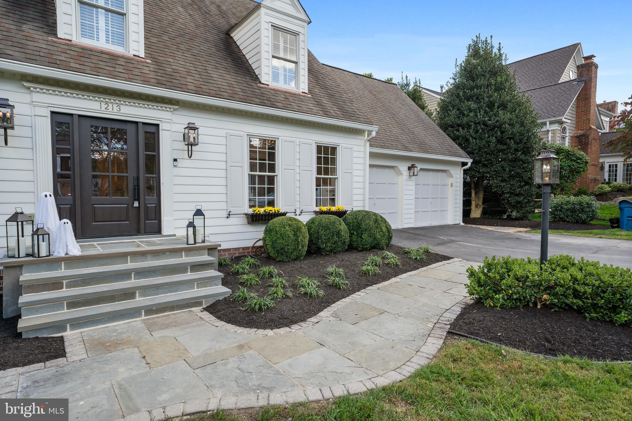 KINGS MANOR SCOTTS - Residential