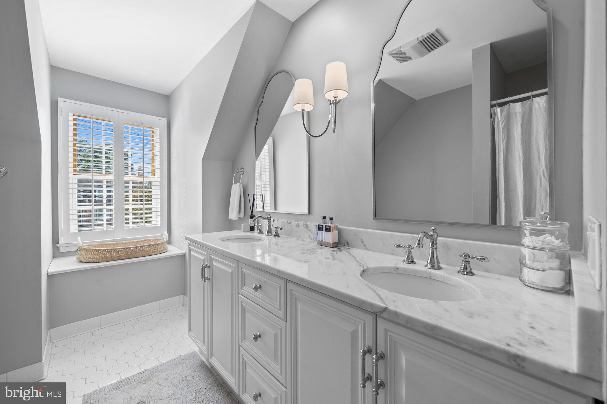 KINGS MANOR SCOTTS - Residential