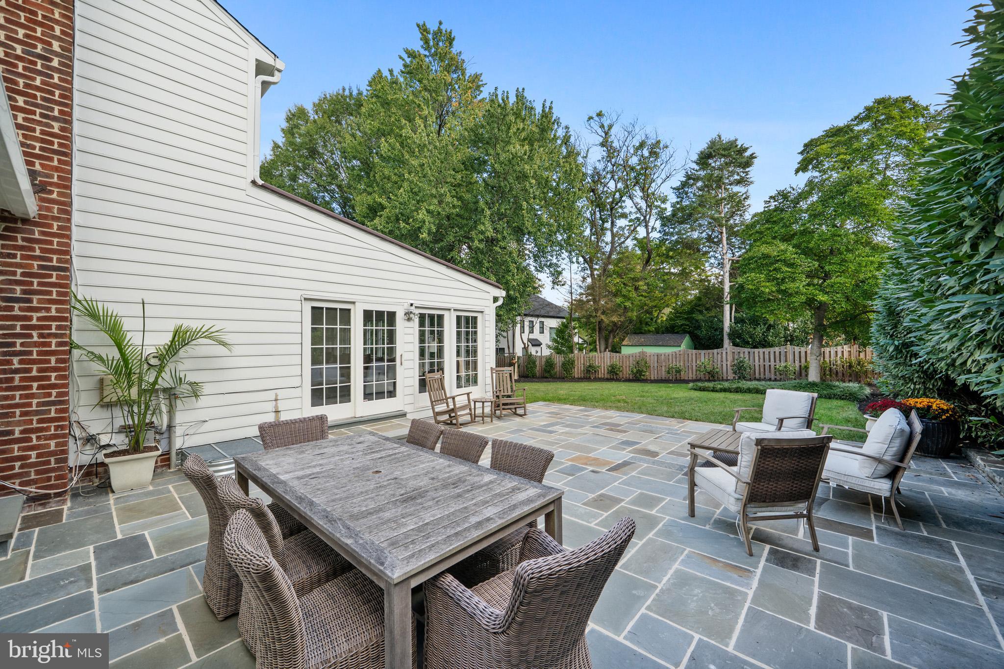 KINGS MANOR SCOTTS - Residential