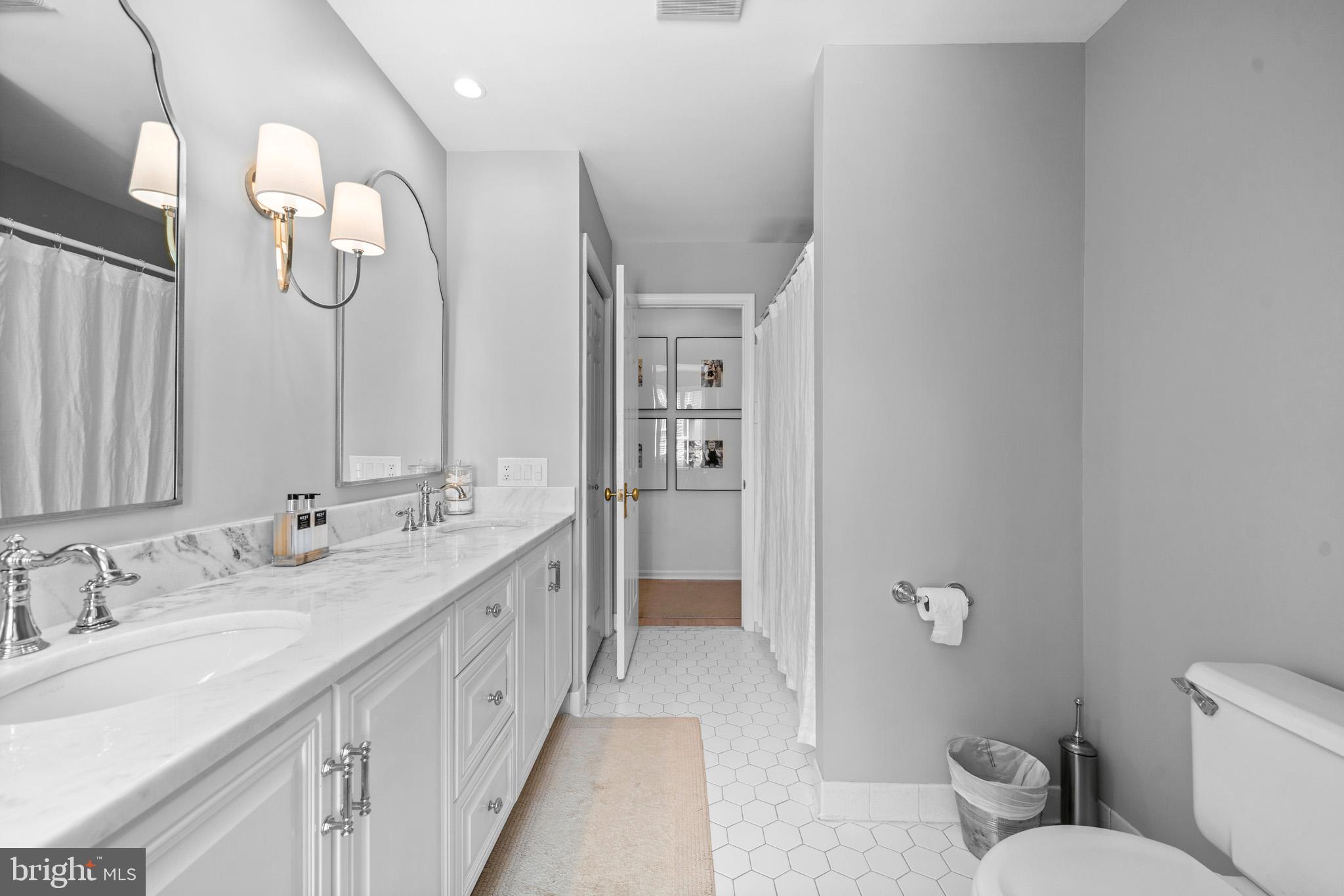 KINGS MANOR SCOTTS - Residential